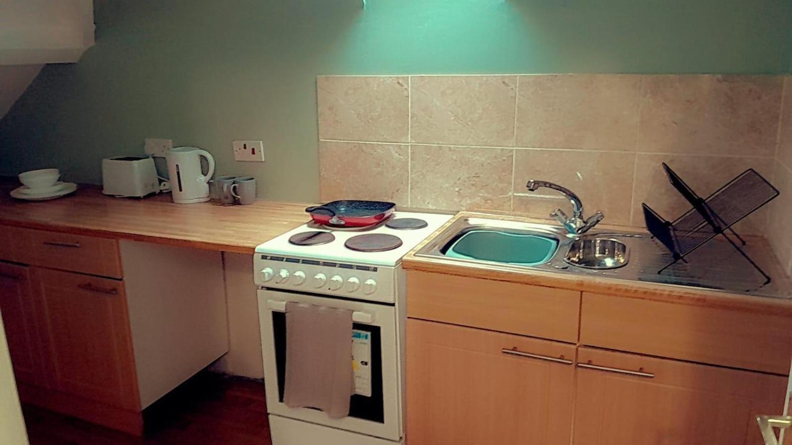 The Victoria Hotel Pwllheli Room photo